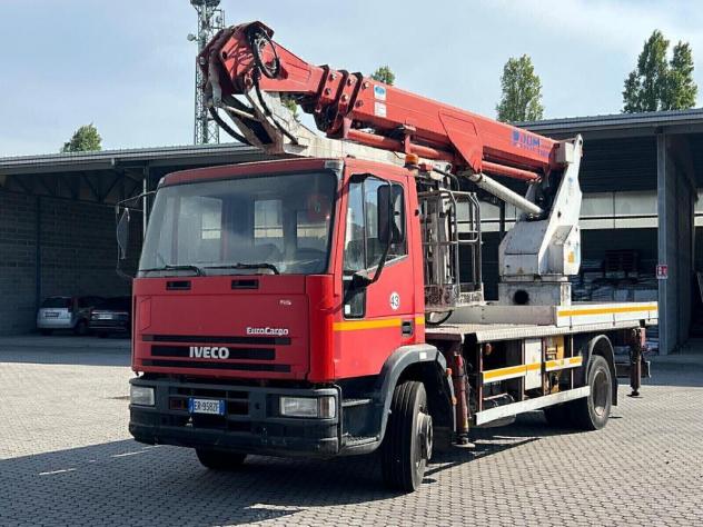 IVECO eurocargo piattaforma aerea 28 mt