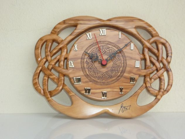 Oggetti d'artigianato in legno esotico.