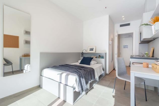 Deluxe Studio with balcony (Students only)