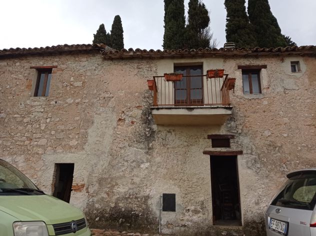 Stabile di mq. 81 in borgo umbro panoramico a 3 km. dall'uscita E45 - Foto 2