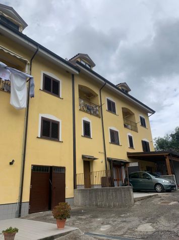Semindipendente con giardino e terreno di 500 mq