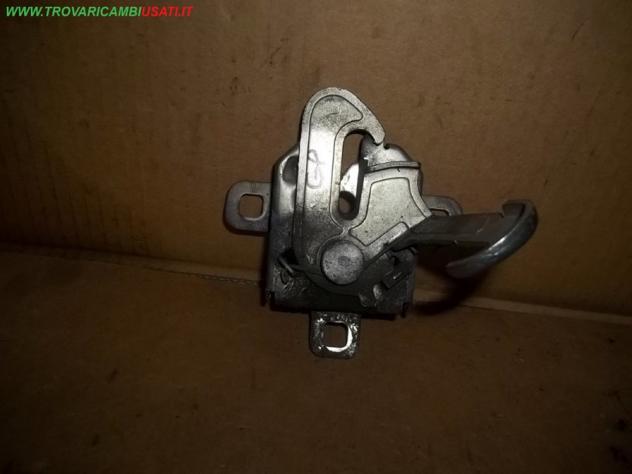 SERRATURA COFANO ANT. FIAT PUNTO (199-2Y/4C/3X)  Carrozzeria  Lamierati esterni  Cofano  Serratura cofano FIAT - GRANDE PUNTO - 01-09-2005 - 01-12-201