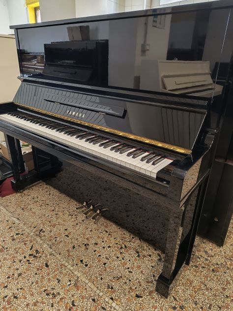 Pianoforte Yamaha U3 seminuovo modello U30 con trasporto e panca