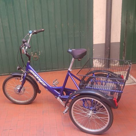 Vendo bicicletta a tre ruote con pedalata assistita