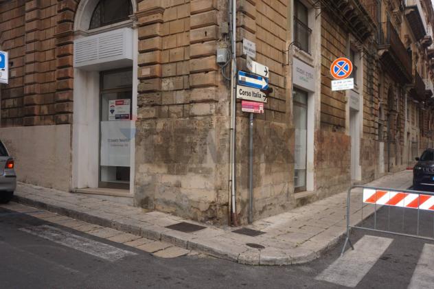 Locale Commerciale in affitto a Ragusa, Centro