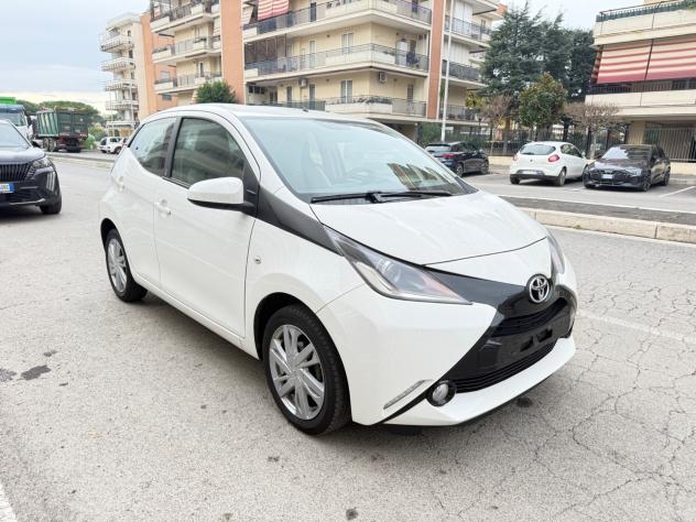 Toyota Aygo 1.0 VVT-i 72 CV 5 porte x-play LED NAVI KAMERA PDC BLUETOOTH CERCHI 16 CAR PLAY - Foto 2