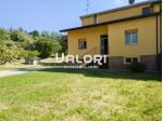 CASA INDIPENDENTE SU 3 LATI CON GIARDINO E CAPANNONE