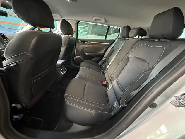 Renault Mane Sporter TCe 140 CV EDC Intens - Foto 9