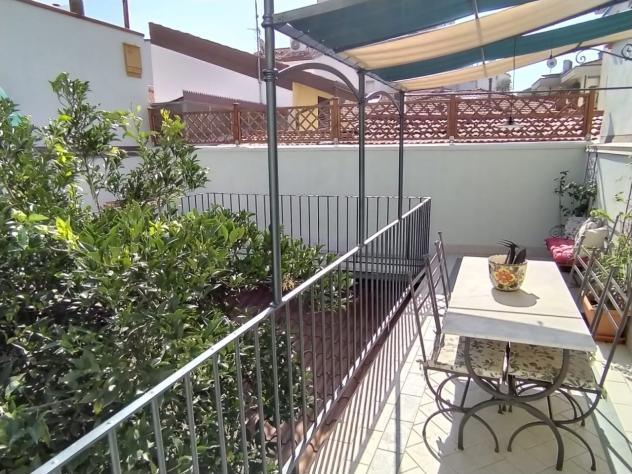 APPARTAMENTO di 5 vani e di 105 mq (VIAREGGIO) rif. VG191