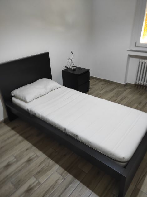 Stanza singola con cucina e bagno in comune