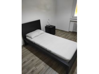 Stanza singola con cucina e bagno in comune
