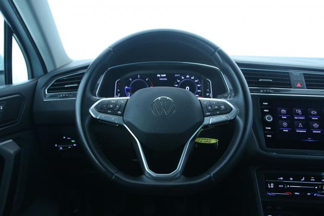 Volkswagen Tiguan 2.0 TDI SCR Life / Fari LED - Digital Cockpit Pro - Side assist - ACC - Ambient Pack - Cristalli posteriori e lunotto oscurati - Foto 10
