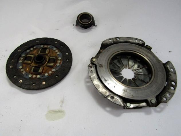 3125012392 KIT FRIZIONE CON SPINGIDISCO E CUSCINETTO TOYOTA COROLLA 1.4 B 71KW 5M 3P (2001) RICAMBIO USATO 3121012210 3123052010