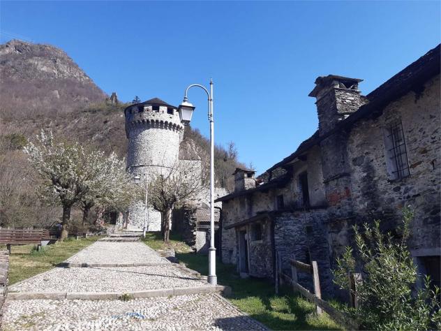 V000109 - CASA STORICA CON GIARDINO