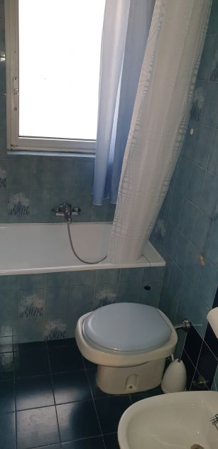 Trilocale arredato con balcone in zona Valmaura - Foto 5