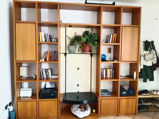 LIBRERIA/PARETE ATTREZZATA IN LEGNO – OTTIMO STATO