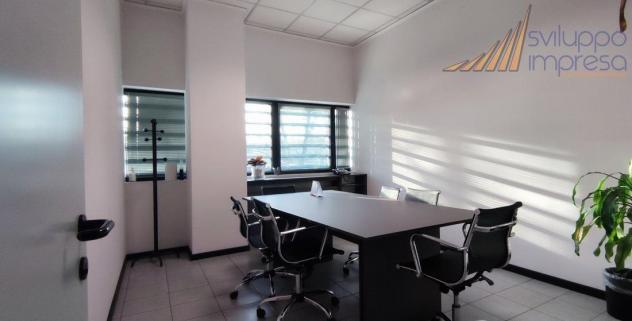 IMMOBILE DI RAPPRESENTANZA CON AMPIO TERRENO - Foto 3