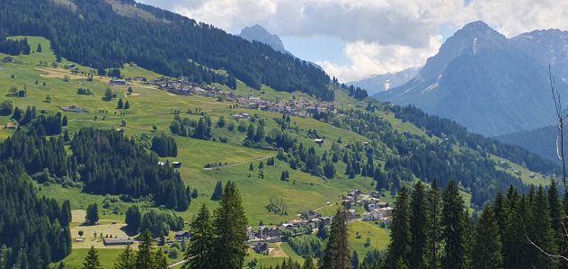 Fienile baita montagna dolomiti