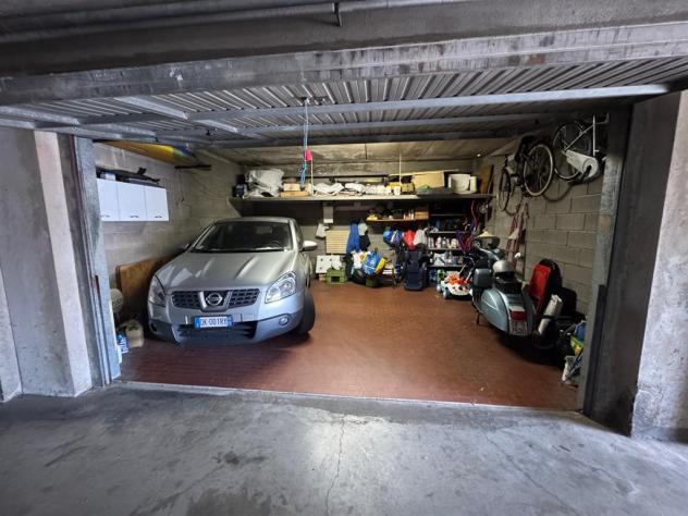 Alassio, a soli 1,5 km dal mare, proponiamo elegante villa a schiera su più livelli, dotata di ingresso indipendente e libera su tre lati. cantina e - Foto 17