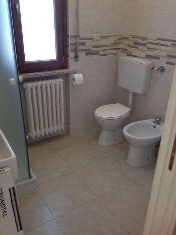 Fronte ospedali di PE, affittasi a studentessa stanza matr. con bagno privato - Foto 4