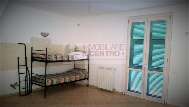 Porzione di bifamiliare con garage e giardino - Foto 6