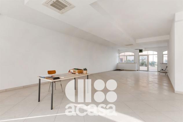 "PALAZZO PORTO CANALE", LOCALE COMMERCIALE IN VENDITA, ULTIMO NEGOZIO! - Foto 3