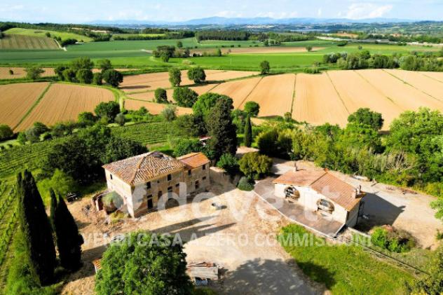 Rustico / Casale di 300 m² con più di 5 locali e box auto in vendita a Montepulciano - Foto 13