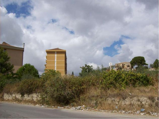V002220 - VENDO TERRENO CON DESTINAZIONE D'USO
