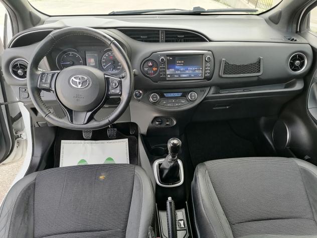 Toyota Yaris 1.4 D 90cv 5 porte LOUNGE 12/2017 - Foto 10