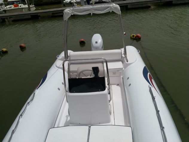 Gommone Predator 5,70 anno 2014 con motore 4t Suzuki 40 Ari - Foto 4