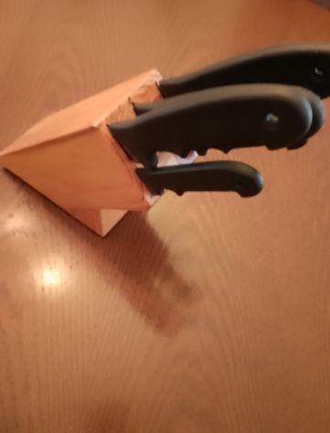 Ceppo in legno massiccio con 5 coltelli - Foto 2
