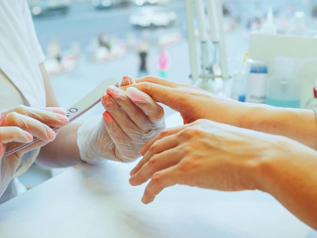 Manicure e Pedicure Estetico Curativo a domicilio Tel:3275718725