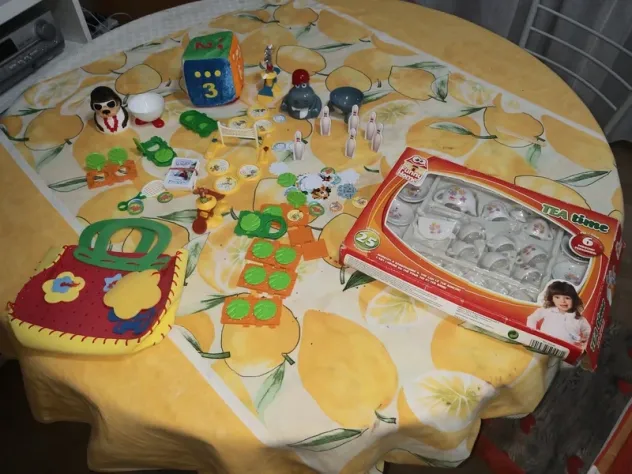 giochi assortiti per bambina 6 anni. Tra cui un mini servizio in porcellana da t - Foto 5