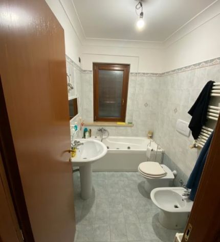 FINOCCHIO AMPIO APPARTAMENTO CON TERRAZZO. - Foto 3