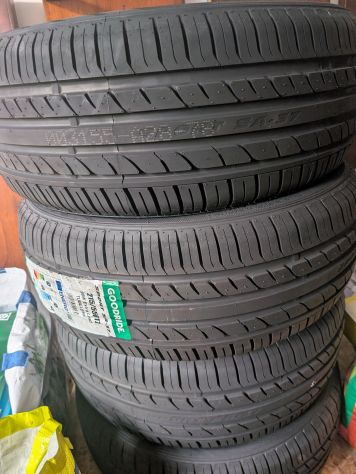 Vendo treno pneumatici nuovi