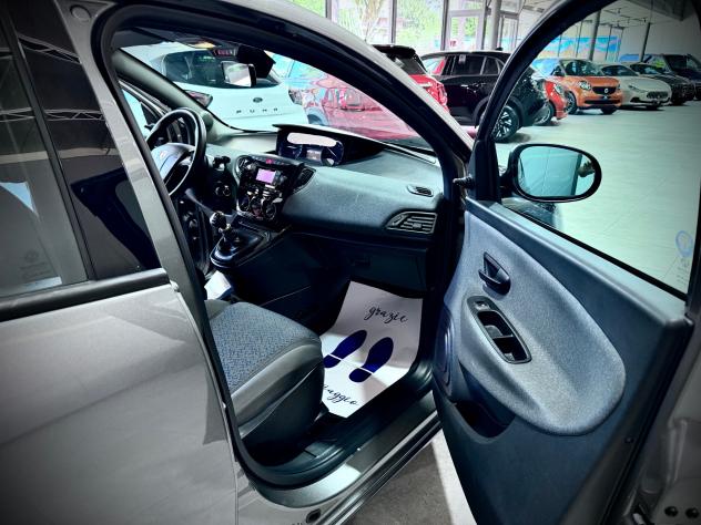 Lancia Ypsilon 1.0 70CV Hybrid Silver - Foto 9