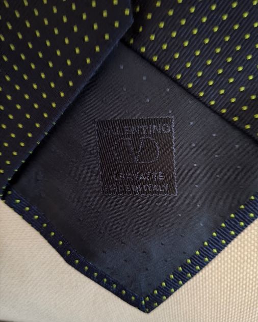 Valentino cravatta blu con puntini oro in seta - Foto 3