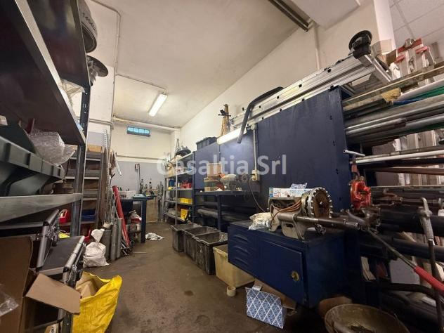 Spazio C3 con accesso furgoni, soppalco e ufficio - Foto 8