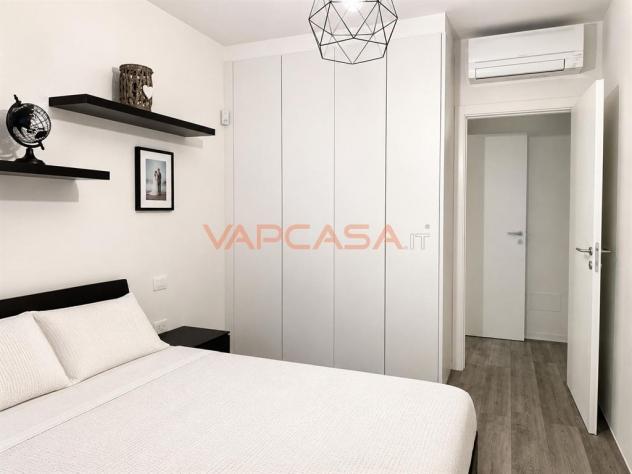 ELEGANTE QUADRILOCALE COMPLETAMENTE ARREDATO E PRONTO DA VIVERE - Foto 12