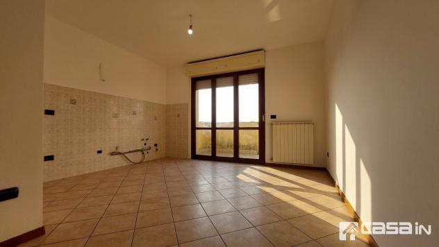 In zona centrale proponiamo in vendita esclusiva luminoso appartamento di due locali con balcone, sovrastante ampio sottotetto, cantina e box.
L'immob - Foto 4