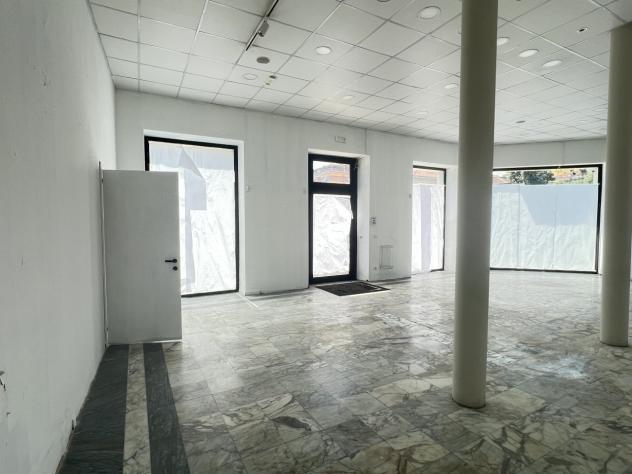 Oltre 3 vetrine in affitto a Carrara - Foto 4