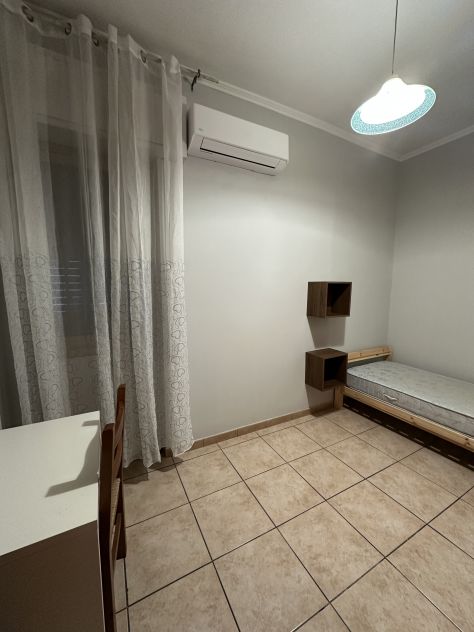 TRILOCALE RISTRUTTURATO E ARREDATO CON BALCONE – ROMA MAGLIANA - Foto 3