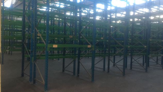 Scaffali usati per tutti i contenitori - Foto 3