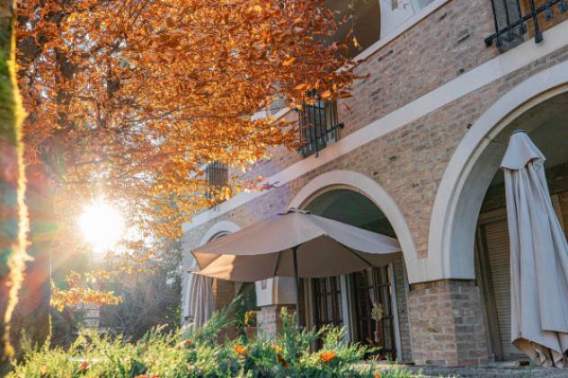 Villa di 600 m² con più di 5 locali e box auto doppio in vendita a Meda