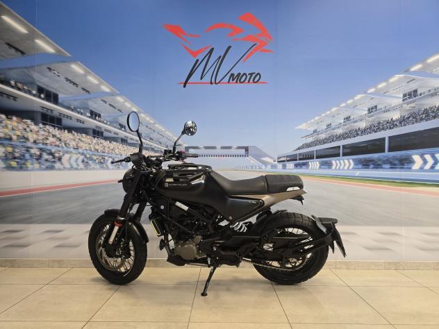 Husqvarna Svartpilen 125 09/2023 - Km 14300 - Foto 4