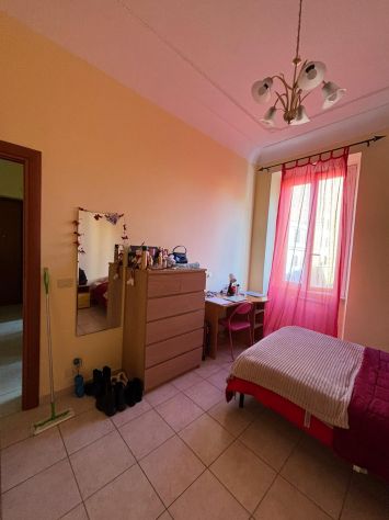 ampia stanza arredata Appio latino/San Giovanni