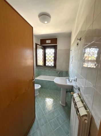MONTEROTONDO QUADRILOCALE CON POSTO AUTO - Foto 8