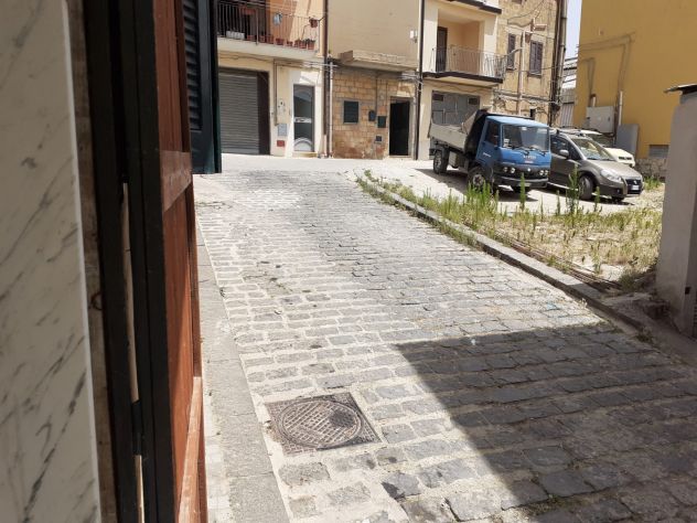 VENDESI CASA INDIPENDENTE DI 100 MQ CON GARAGE - Foto 2