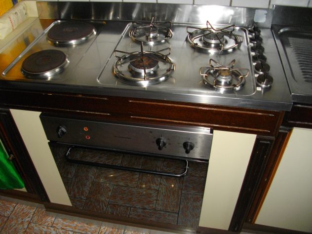 Cucina completa di elettrodomestici