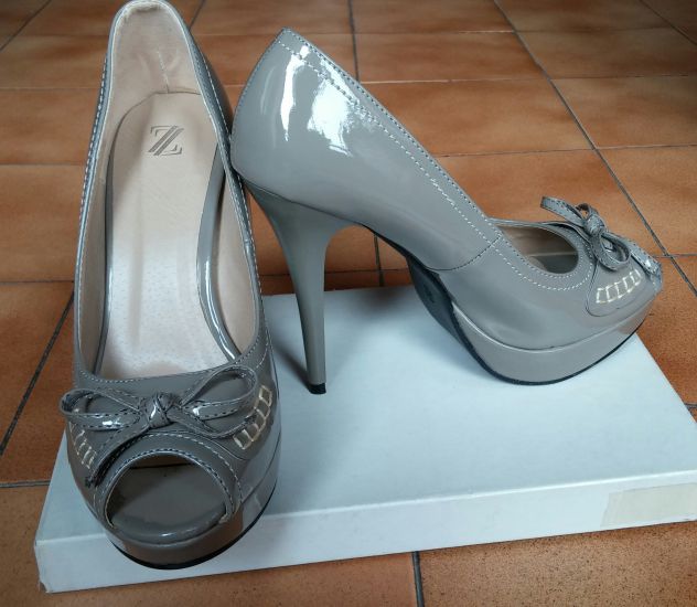 SCARPE IN VERNICE CON PLATEAU - Foto 3